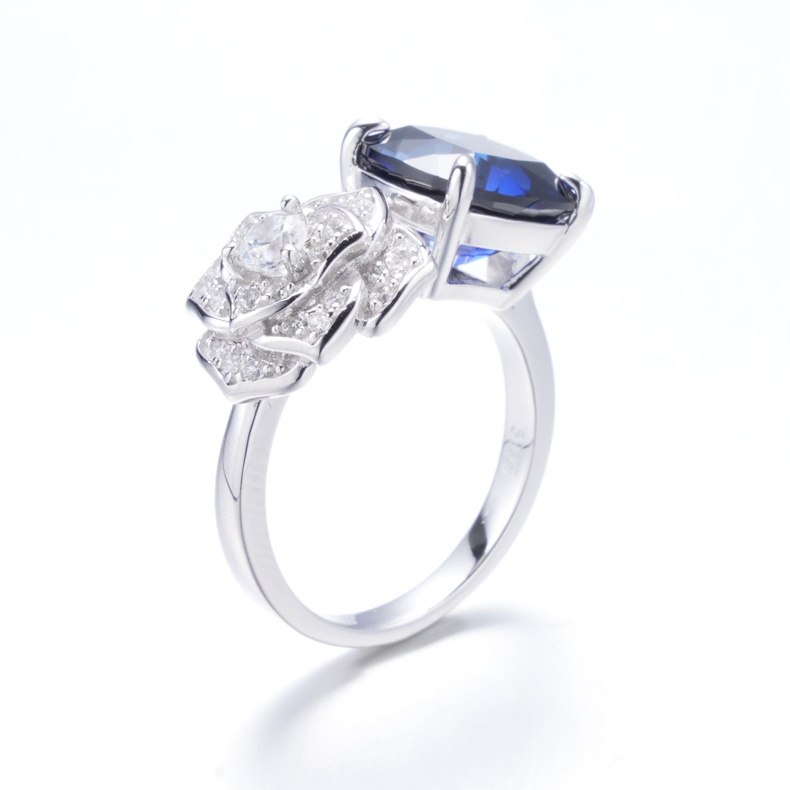 The Twilight Toi Et Moi — cushion-cut blue sapphire ring with pavé rose motif in 925 sterling silver
