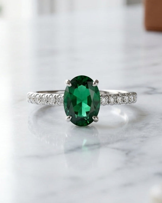Green stone piece worn on the hand